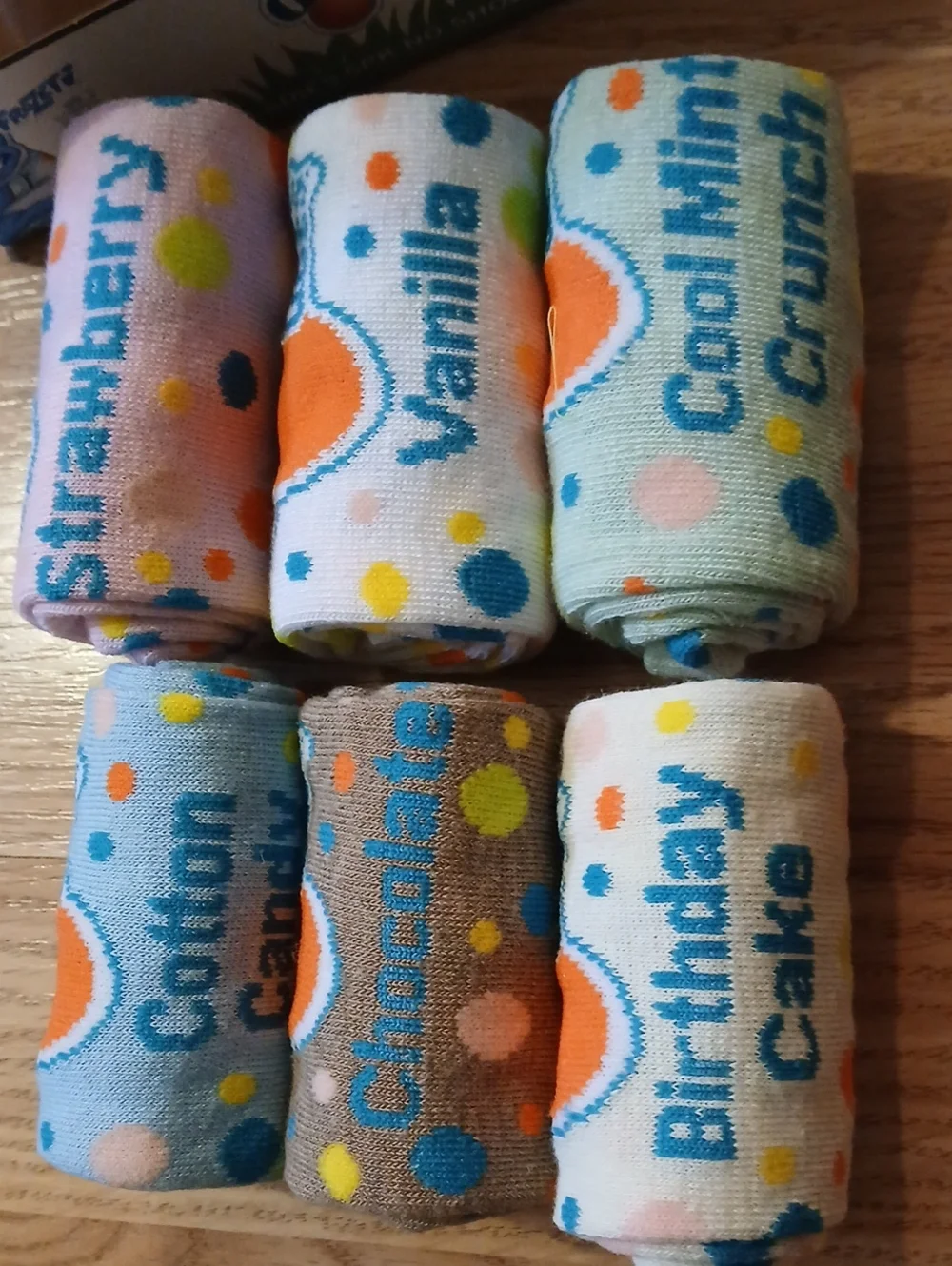 Dippin Dots Truck Box With 6 Ladies No Show Socks